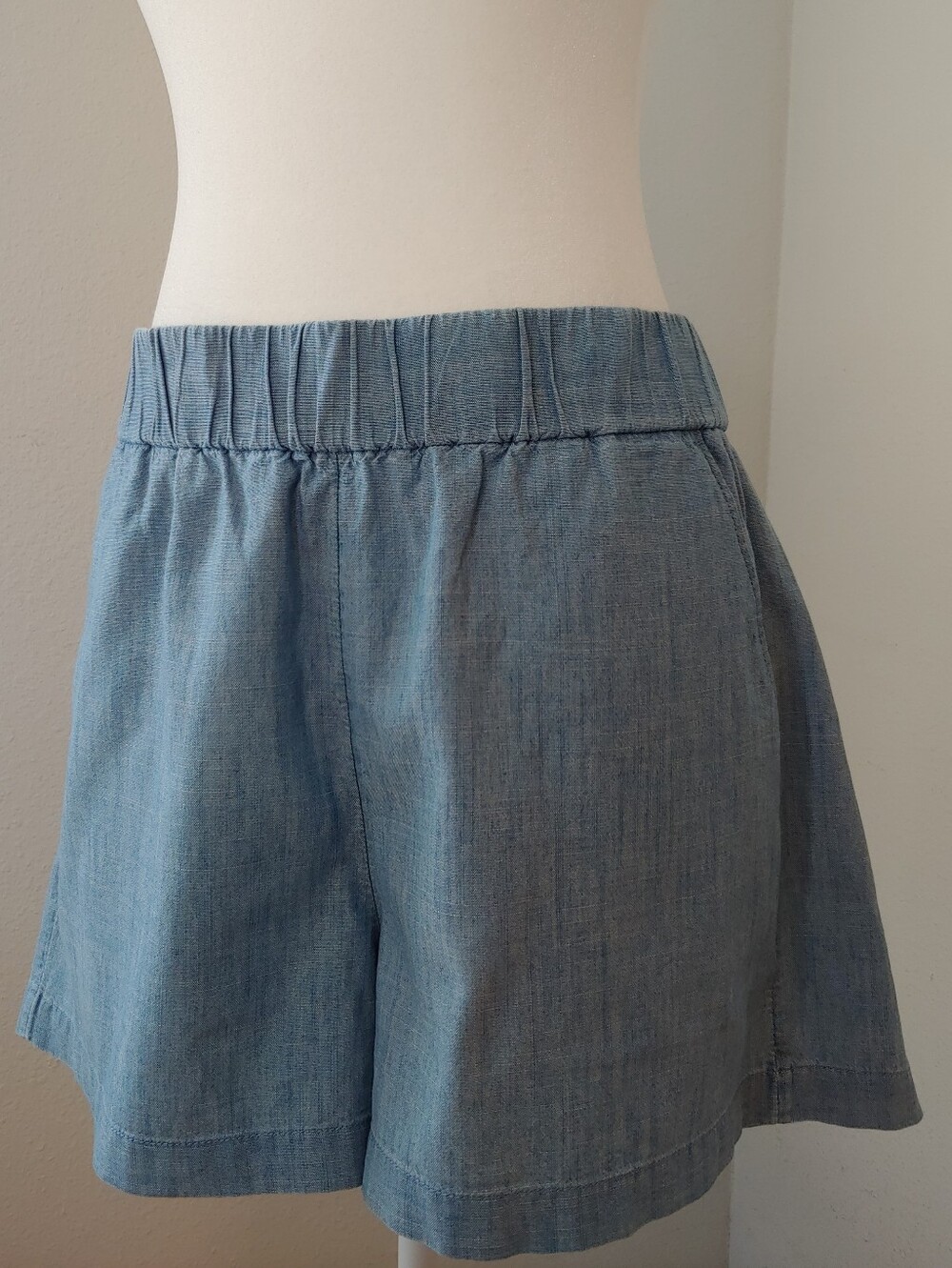 J. Crew Chambray-Light Blue Elastic Waist Shorts Women's Medium